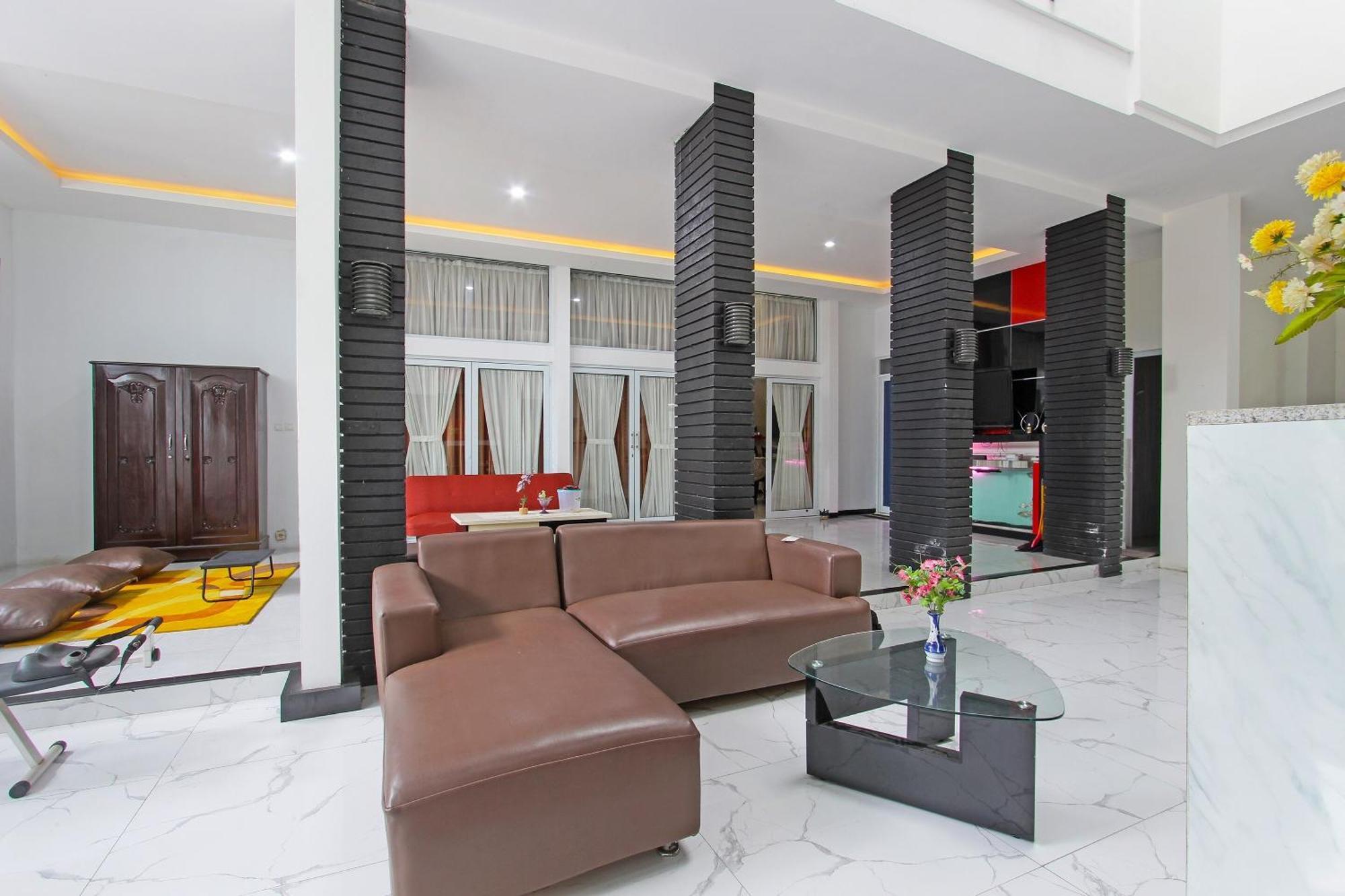 Super Oyo Capital O 91665 D'Prof Exclusive Guesthouse Σεμαράνγκ Εξωτερικό φωτογραφία