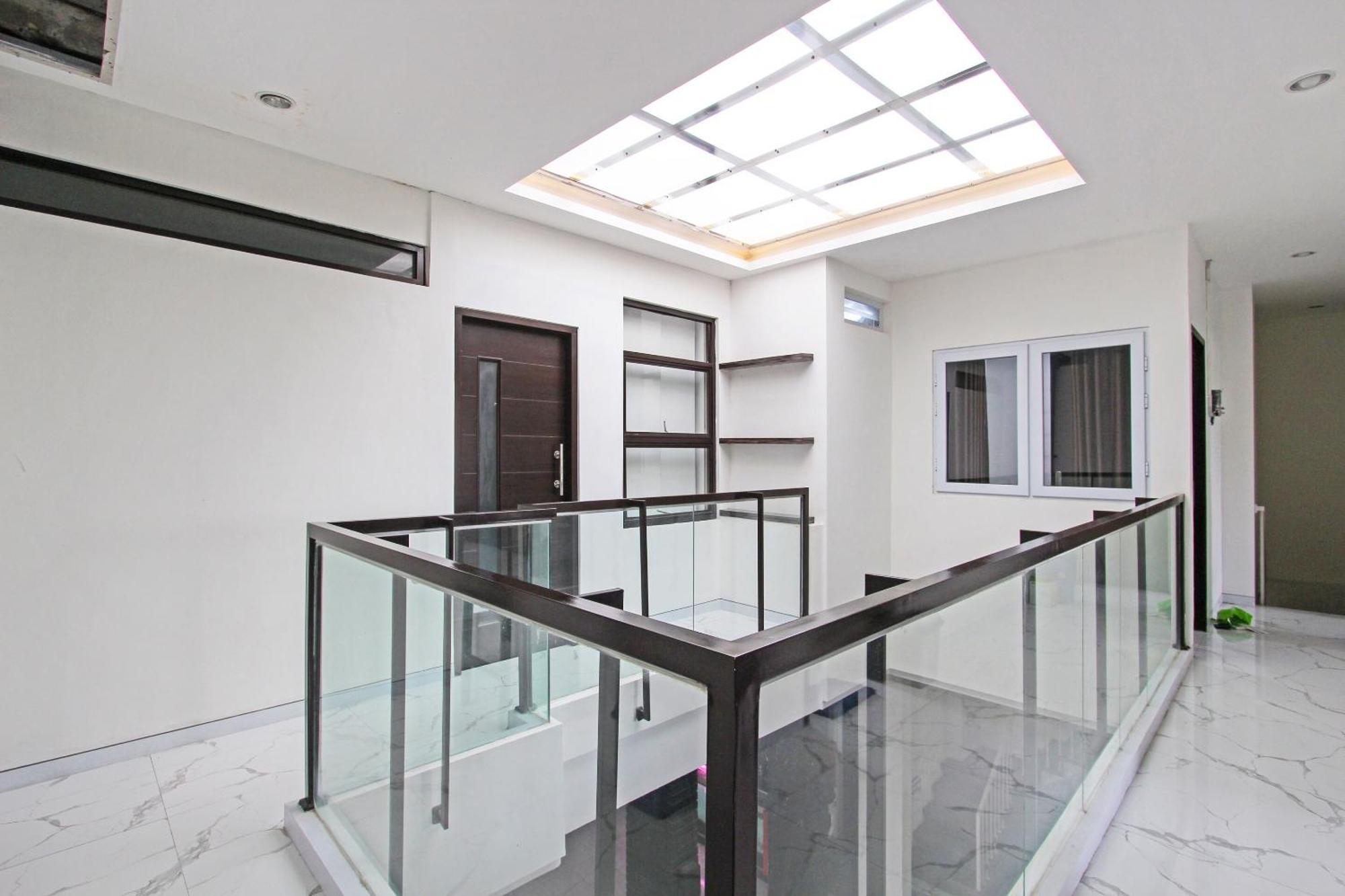 Super Oyo Capital O 91665 D'Prof Exclusive Guesthouse Σεμαράνγκ Εξωτερικό φωτογραφία